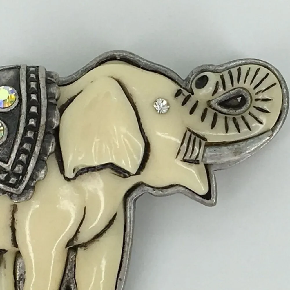 Vtg Elephant Brooch Aurora Borealis Trunk Up Whimsical Grandma‎ Fairycore Pin